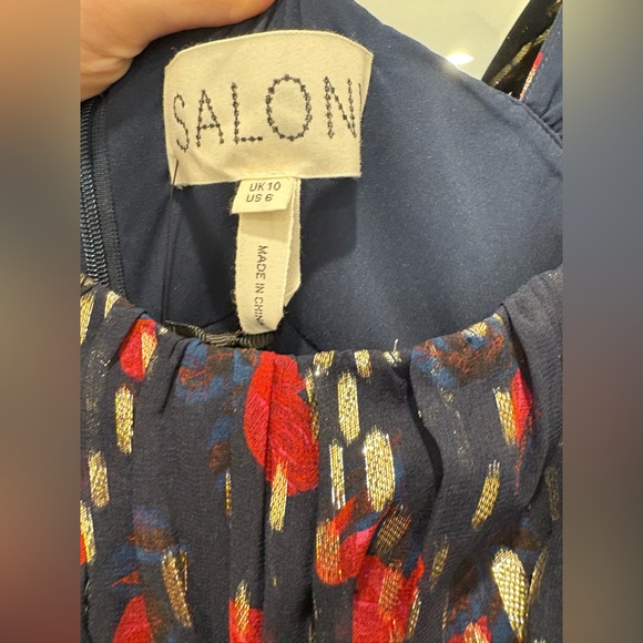 SALONI Dress 🌹 - Picture 7 of 8